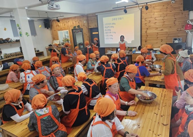 사천시노인회, 노인일자리사업 고추장 만들기 문화활동