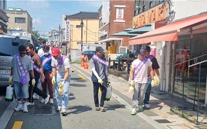 김해외국인근로자 봉사단, 동상동 외국인거리 소독 활동