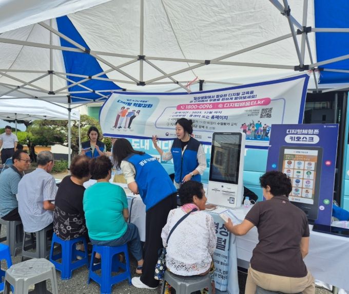 ‘함께 찾아가는 경남 통합돌봄버스’ 큰 호응