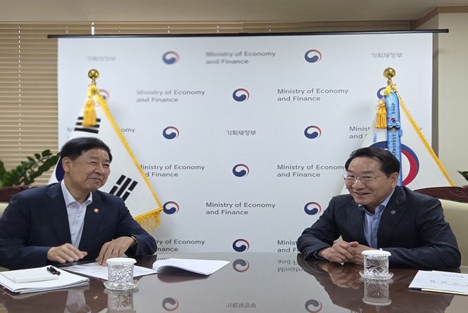 유정복 인천광역시장이 8월 7일 정부서울청사에서 구윤철 경제부총리 겸 기획재정부 장관을 만나 인천시 국비 사업을 건의했다.