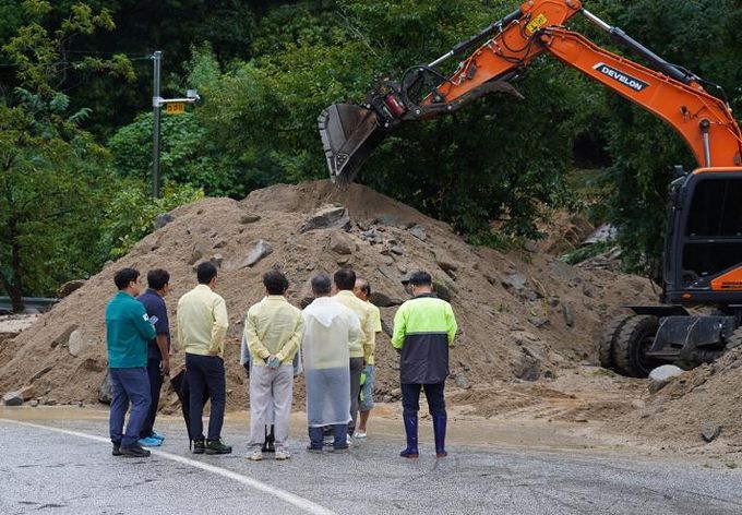 매화 신흥리 도로유실 현장