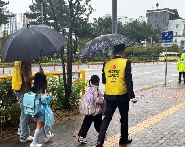 영종하늘도시 지역 초교 등굣길 교통안전 점검
