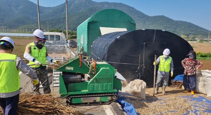 영농부산물, 태우지 말고 안전하게 파쇄하세요