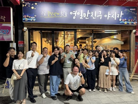 포항시 청년정책조정위원회(위원장 손동광)가 지난달 중앙상가 야시장 청년창업존 팝업스토어를 방문했다.