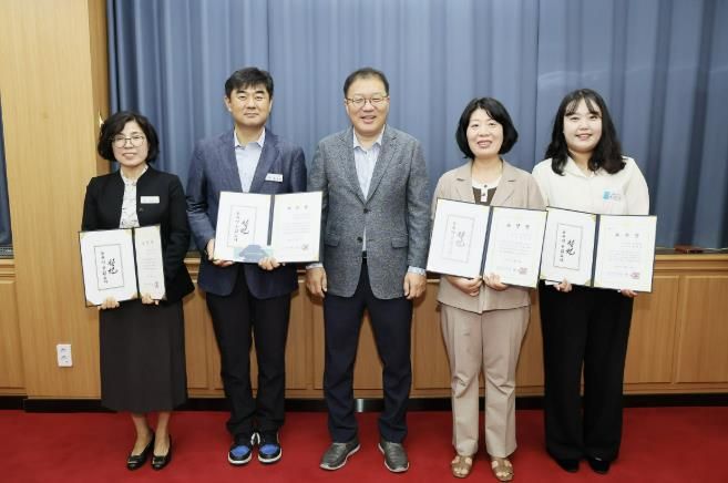 창원특례시, 8월‘이달의 우수공무원’표창 수여