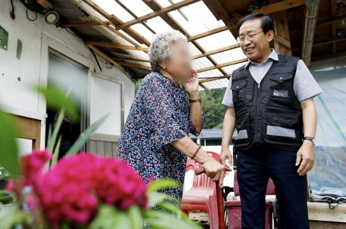 김문근 단양군수와 어르신들