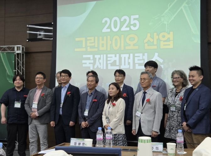 포항시는 지난 12일 포스코 국제관에서 ‘2025 그린바이오산업 국제컨퍼런스’를 개최했다.