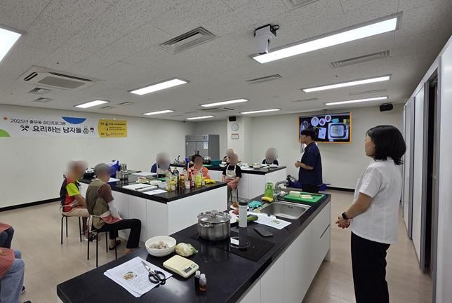 서구 중·장년 고독사 예방을 위한 ‘충무동, 요리사(요리하는 사람들)’특화사업 추진