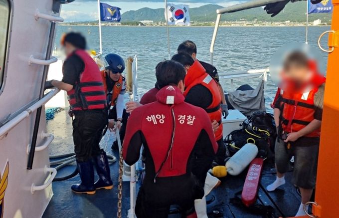 사천해경, 사천 광포항 인근 해상 전복선박 승선원 7명 전원 구조