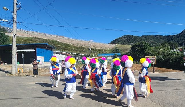 김해 어병마을 ‘노거수 품은 어병愛서’