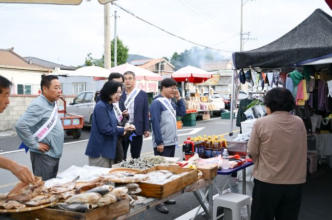 거제시, 추석 앞두고 전통시장 물가안정 캠페인 개최