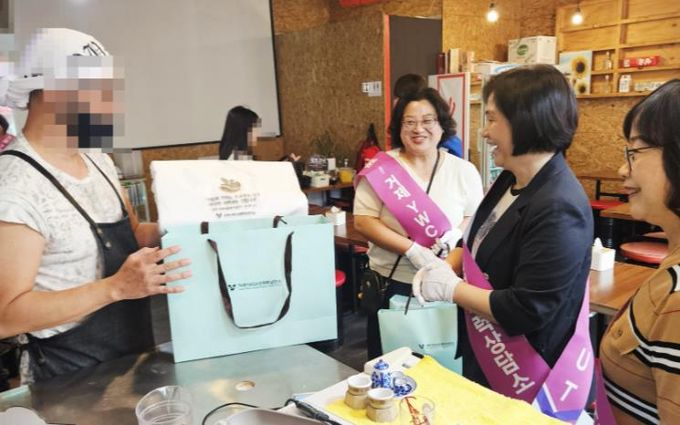 거제YWCA성폭력상담소, 2025 성매매추방주간 맞아 지역 상가 대상 캠페인 전개