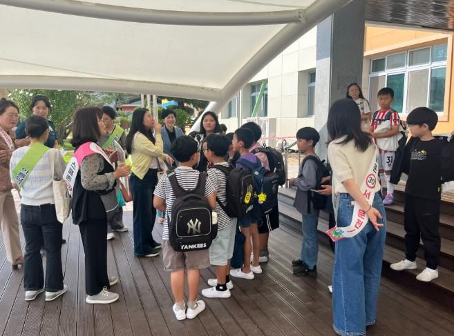 보은교육지원청, 학교폭력 근절 및 아동실종 유괴 예방 하교지도 캠페인