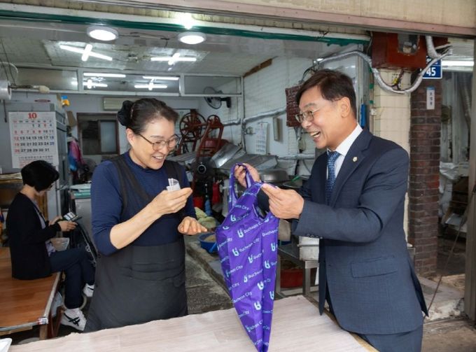 김병전 의장, 추석맞이 전통시장 소상공인 격려