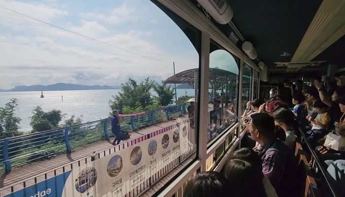 ‘해운대 더 라이드 해변열차’ 공연 모습