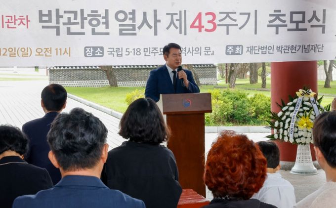 이정선 교육감이 12일 국립5·18민주묘지에서 진행된 박관현 열사 제43주기 추모식에서 인사말을 하고 있다. / 광주시교육청 제공