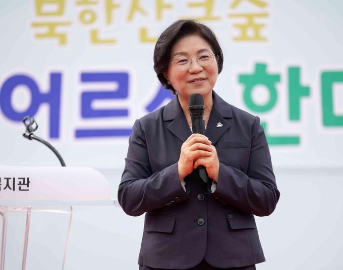 제29회 노인의 날 기념행사에서 인사 말씀하는 김미경 구청장