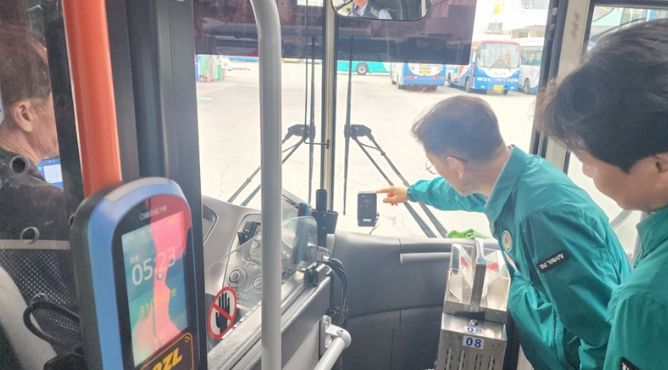 시내버스 AI 도로분석장치 부착