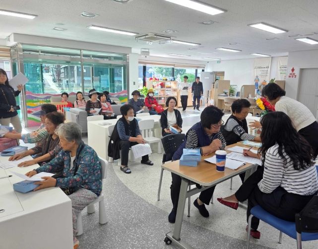 60대 이상 어르신 대상 건강·심리상담 등 하트케어서비스 운영
