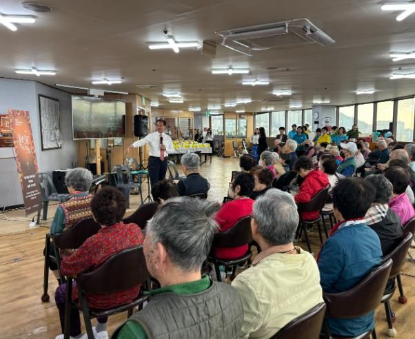 부산 사상구, 어르신 위한 ‘향기 톡톡! 음악 콘서트’개최