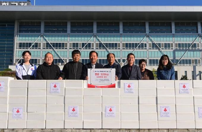 대한한돈협회 봉화지부 , 사회복지시설에 한돈 320kg 전달