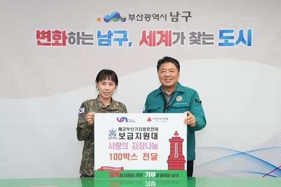 왼쪽 보급지원대장 정승지 소령