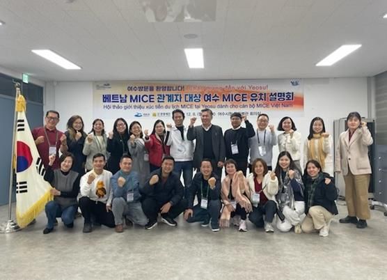 여수시는 지난 8일 시청 국동별관 회의실에서 베트남 다낭 여행업협회와 주요 여행사 관계자 방문단을 대상으로 여수 MICE 인센티브 지원제도와 관광 인프라를 소개하는 설명회를 개최했다.