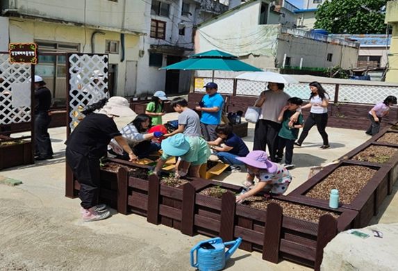 부산진구 ‘빈집 철거 후 텃밭 조성’