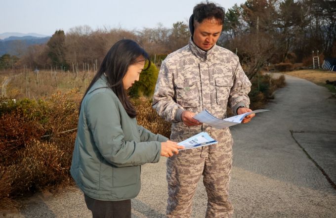 진주시, ‘농작업 안전보건관리 컨설팅’ 희망자 모집- 농작업장 현장 지도 사진 - 금곡면 꽃오름농장
