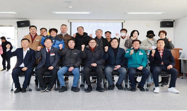 <아랫줄 제일 왼쪽 이승우 의원>