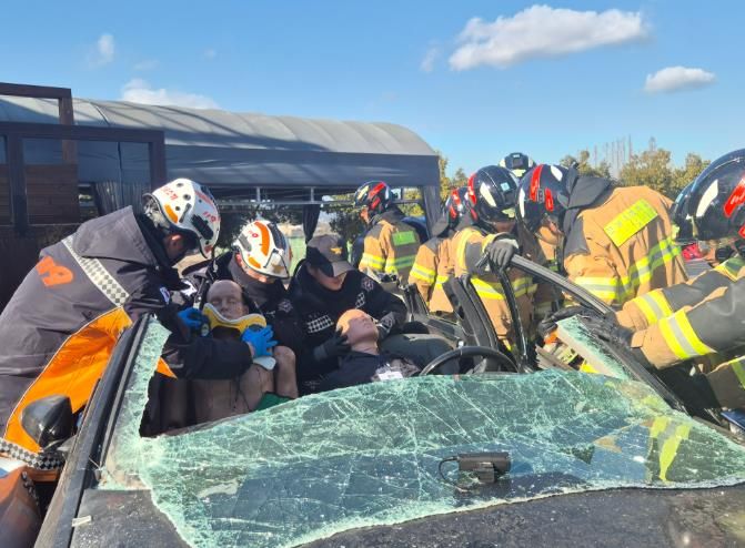 화재,구조,응급처치 신규직원들의 입체적 종합전술훈련 현장