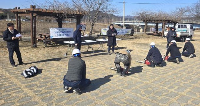 보성군, 산림 일자리 선발에 안전·현장 역량 최우선 지난 28일 ‘숲 가꾸기·가로수관리단’ 선발을 위한 실기 심사를 했다