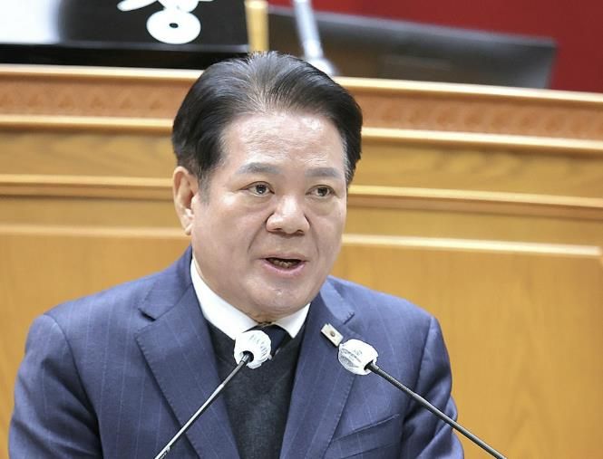 최대호 안양시장이 29일 오전 10시부터 열린 제308회 임시회에서 시정연설을 하고 있다