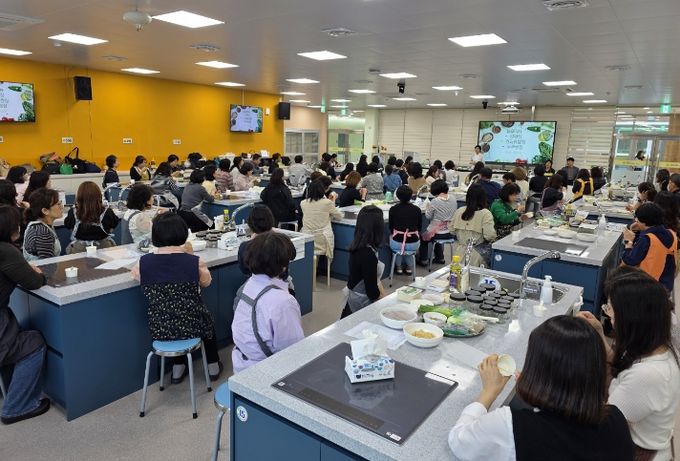 학교급식관계자 면역UP, 건강한 장만들기(강된장, 견과류쌈장)연수 실습 사진