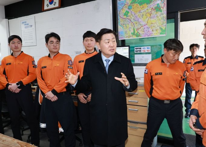 김관영 전북특별자치도지사는 설 명절을 앞둔 9일 효자119안전센터 및 관내 소방기관을 방문하여