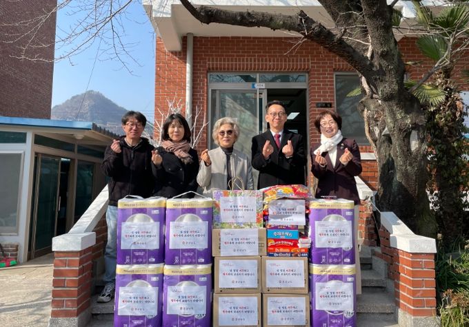 설 맞아 아동복지시설 방문한 김명주 경제부지사