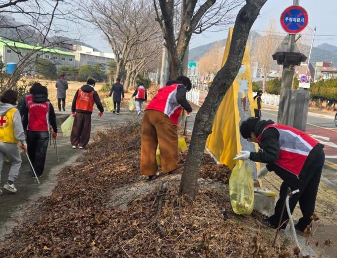 고성군 회화면 자원봉사캠프, ‘우리 동네 한바퀴 줍깅’으