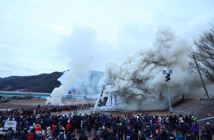 전국 최대 달집태우기, 2026 청도정월대보름행사‘성공 점화’