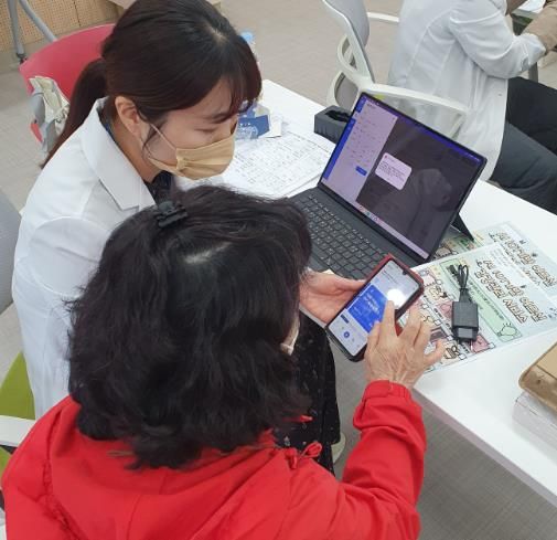 대구 서구보건소, 인공 지능·사물 인터넷(AI·IoT)기반‘어르신 맞춤형 건강관리’ 서비스 모습