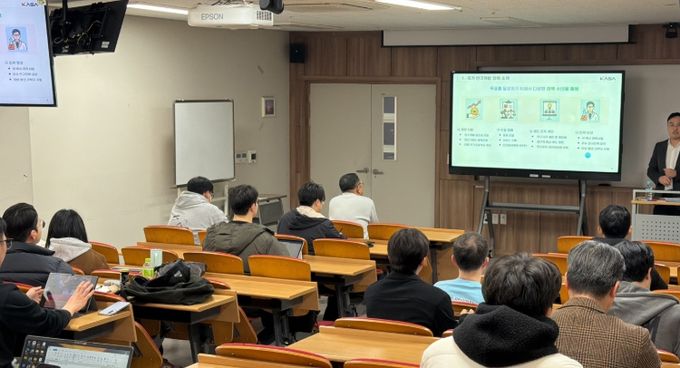 2026년 봄학기 우주항공청 우주항공정책 전문가 초청 특강 포스터와 3월 10일 강의 장면