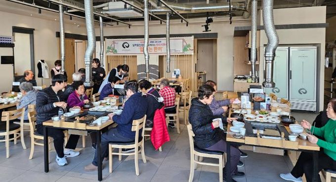 김해시노인종합복지관, 일백풍천민물장어와 함께하는 “힘 솟는 한끼!” 운영