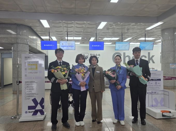 사천시, 첫 운항 기념 안전운항 기원 꽃다발 전달