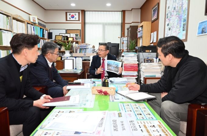 문석주 의원, 매곡천 교량 건설 사업 추진 상황에 대한 업무보고