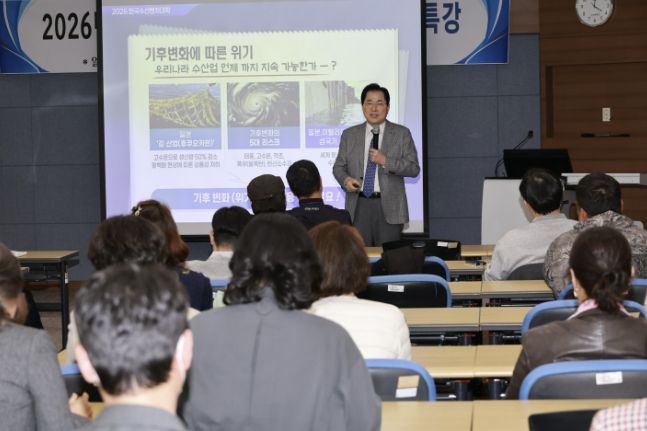 특강 중인 신우철 군수