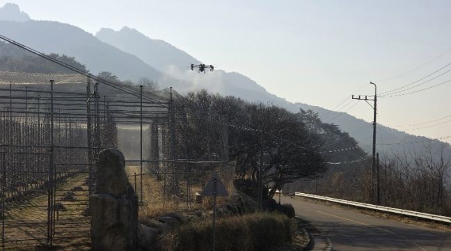 산청군, 명품사과 드론으로 지킨다