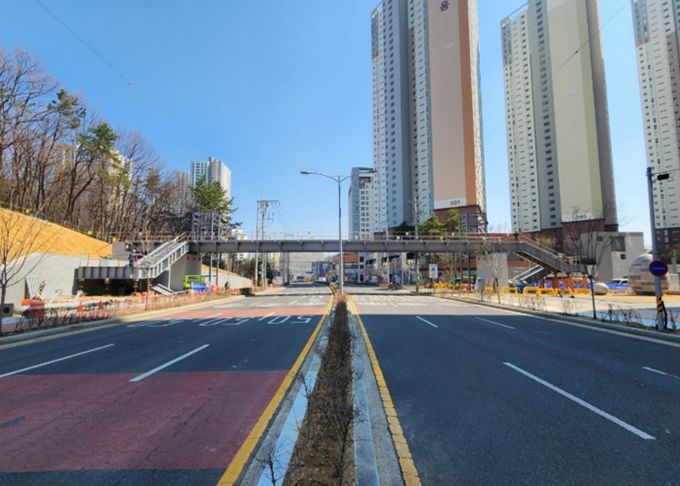 진주시, 가좌동 일대 ‘교통환경 개선’ 본격 추진- 은하수초고 앞 보도육교 사진