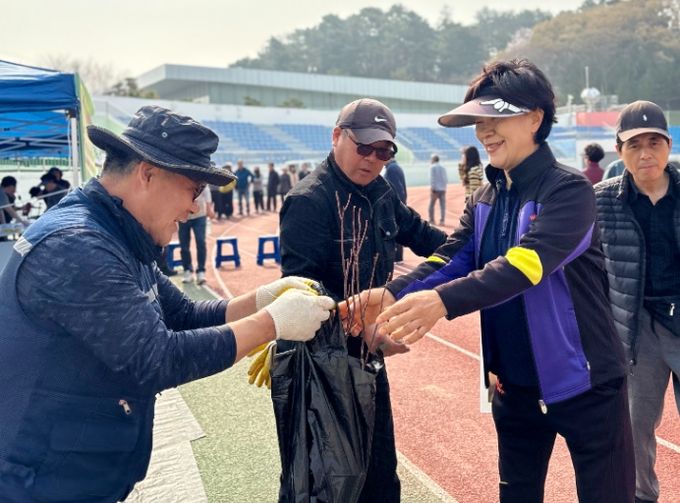 남해군 군민과 함께하는 ‘내나무갖기 캠페인’