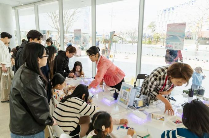 “진주의 봄을 화려한 비단 빛으로 물들이다” - 체험