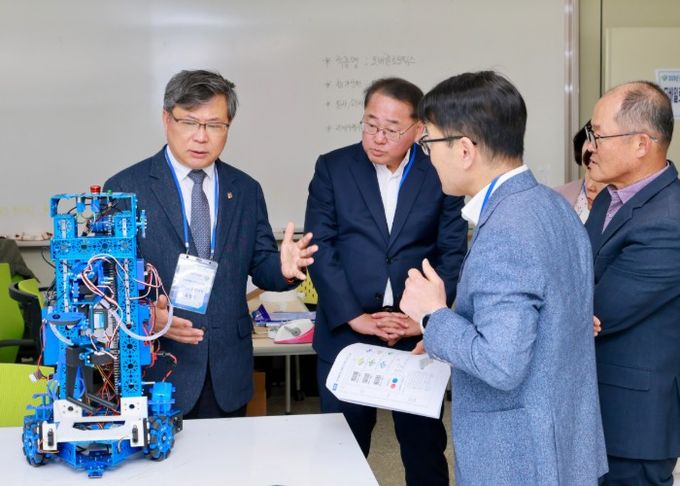 유정기 권한대행, 전북기능경기대회 참가 학생 격려