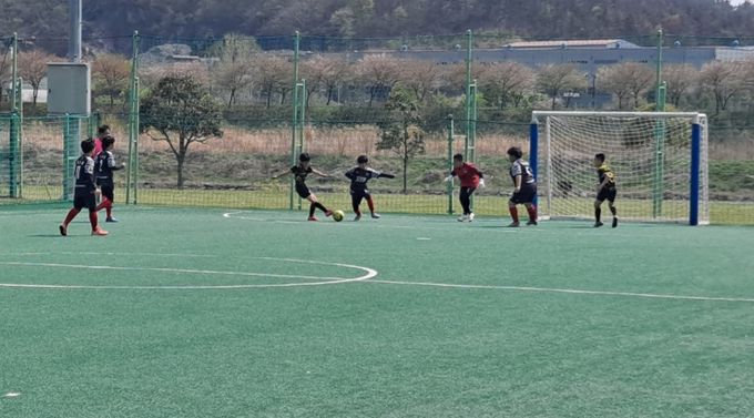 11일 삼문풋살장에서 참가 선수들이 박진감 넘치는 경기를 펼치고 있다.